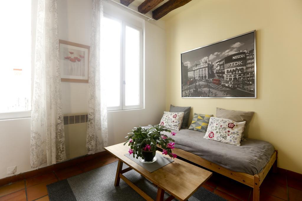 Lovely And Typical 1 Bedroom Parigi Camera foto